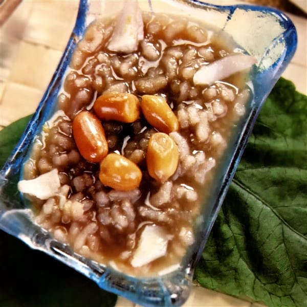 Sweet Chinese Lily Congee With Peanuts