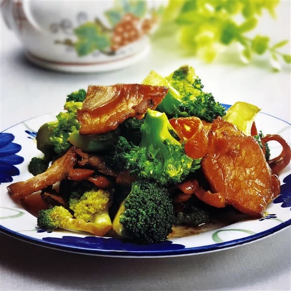 Perfect Chinese Stir-fried Cured Meat With Broccoli