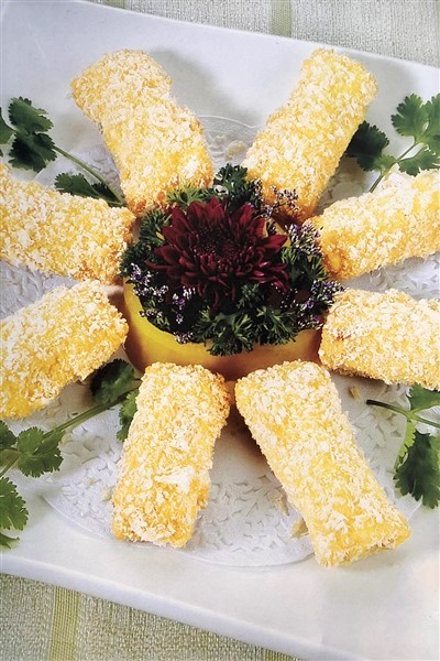 Chinese Crispy Deep-Fried Milk with Dipping Sauce