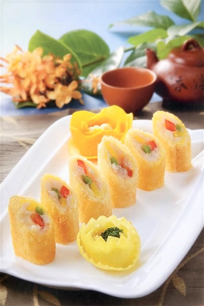 Tricolor Salted Egg Rolls Served With Tea