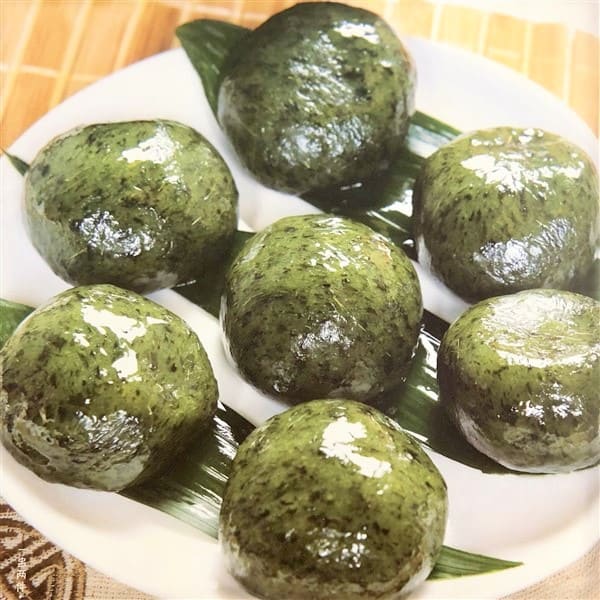 Green Mugwort Steamed Buns 