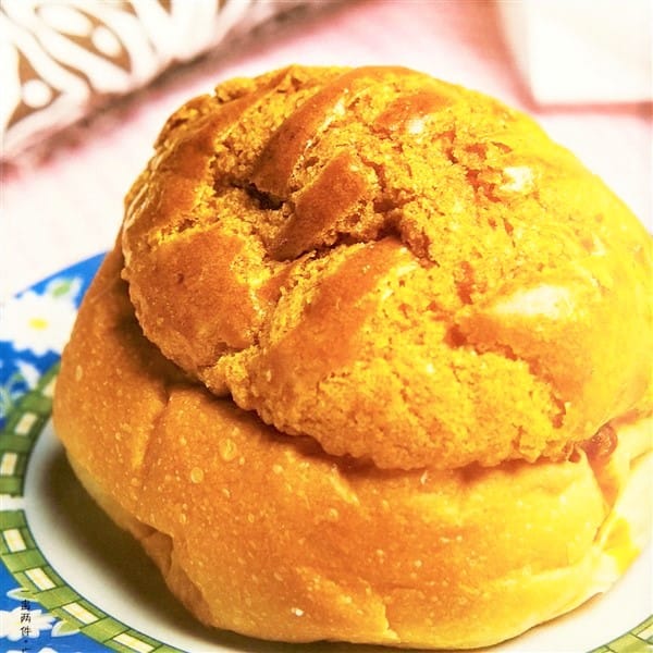 Chinese Sweet Pineapple Buns (Bolo Bao)