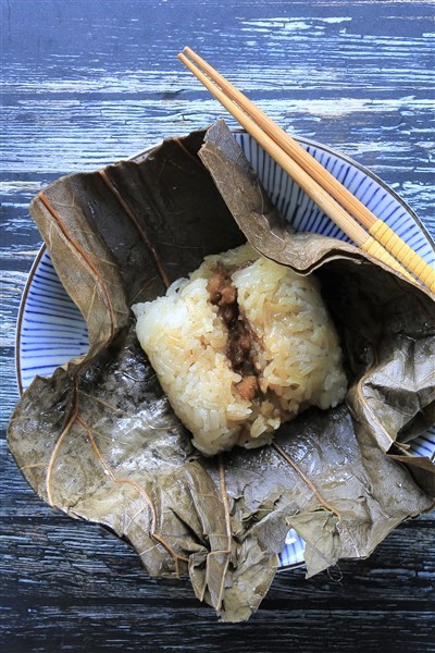 Lo Mai Gai (Nuomiji) - Lotus Leaf Wraps with Chicken | Unfamiliar China